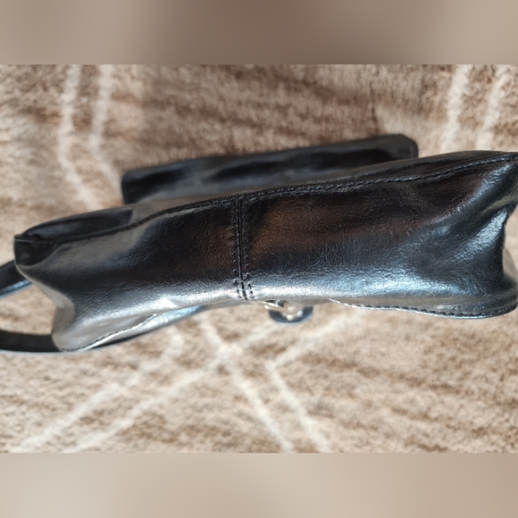 Metallic Guess mini purse - Picture 7 of 7